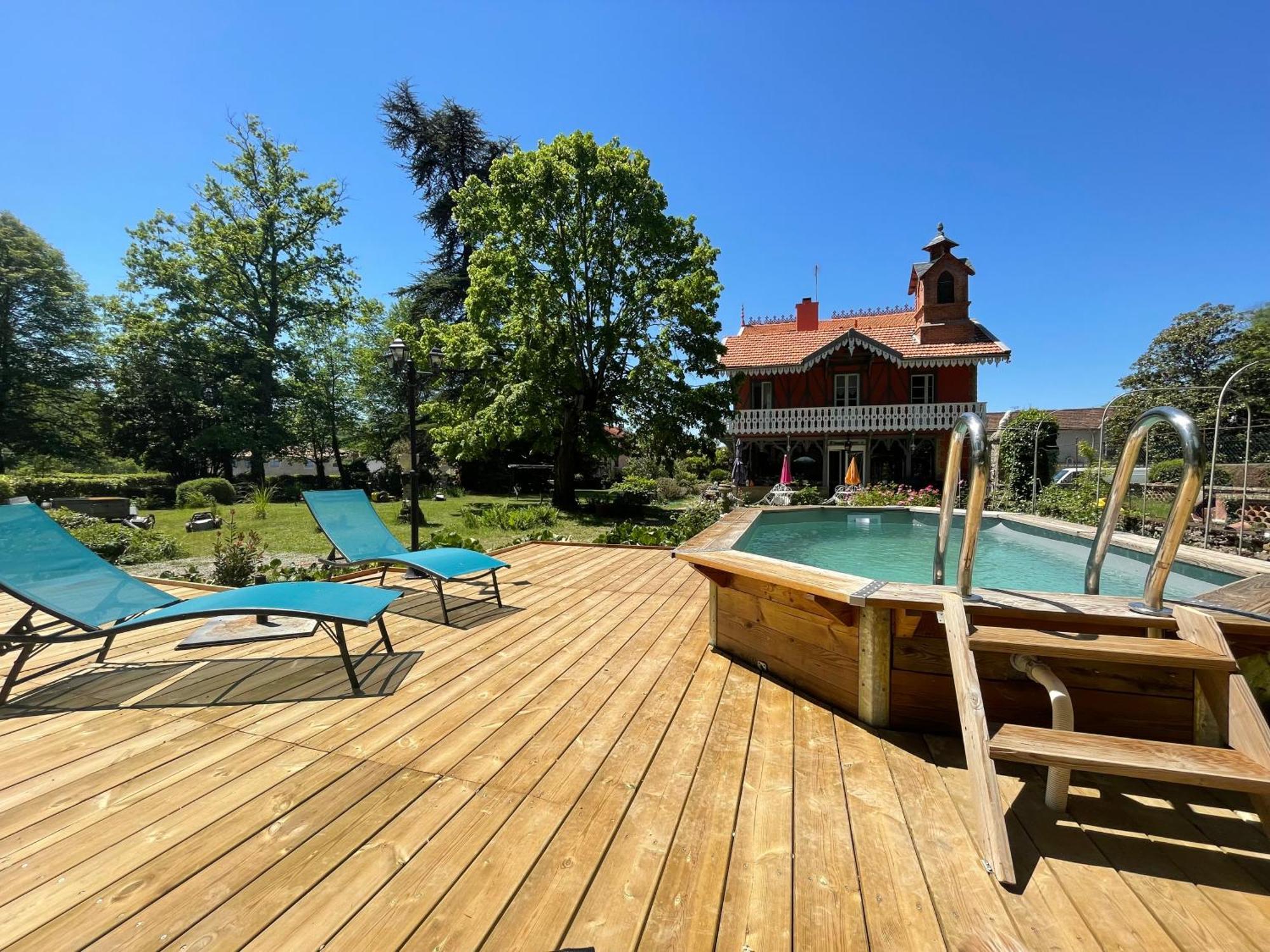 Domaine La Belle Histoire - Gite Cote Jardin Besset Exterior photo